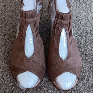 Journee Womens Kedzie Peep Toe Wedge Sandals